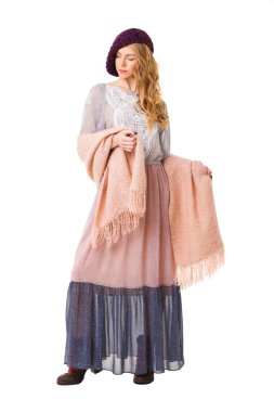 Pembe elbiseli kız.