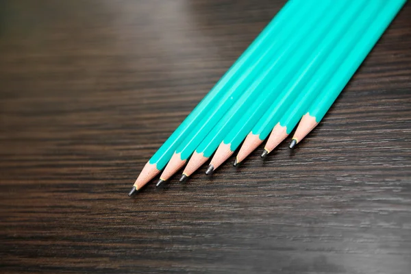 Muitos lápis turquesa simples — Fotografia de Stock
