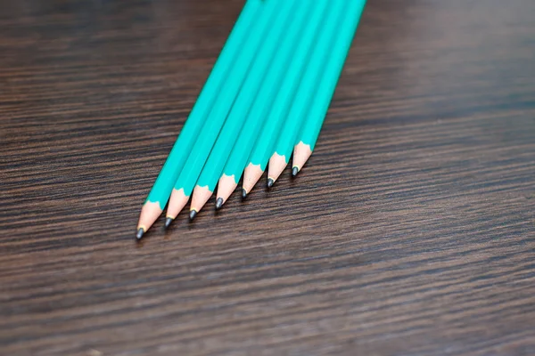 Muitos lápis turquesa simples — Fotografia de Stock