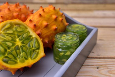 Taze egzotik organik Kiwano.