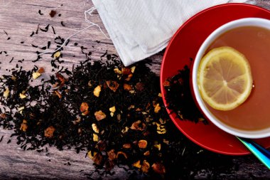 Kuru organik siyah çay yaprağı.