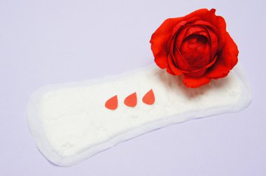 Hayız kadın. Gül ile döşeme ve damla