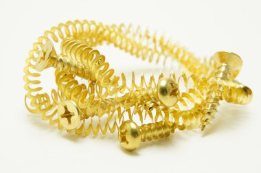 Vida ve cıvata karışık pirinç talaşı.