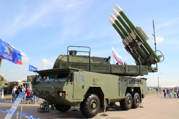 Zhukovsky. Región de Moscú. Rusia, 28 de agosto de 2015 Salón Aeroespacial Internacional 2015. Sistema de misiles de defensa aérea BUK-M23 — Foto de Stock