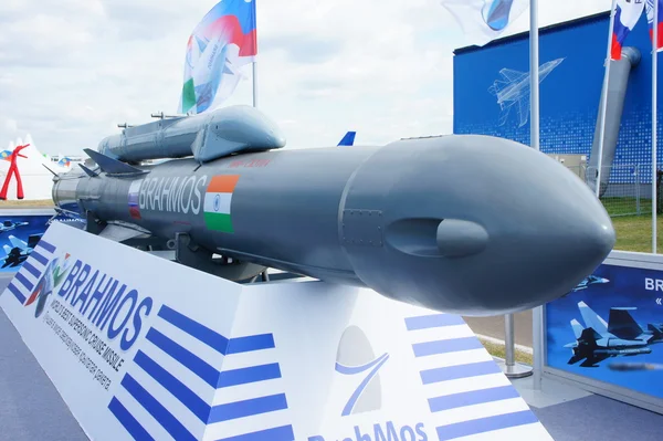 Zhukovsky. Moskova bölgesi. Rusya, 28 Ağustos 2015 Uluslararası Havacılık Salon-2015. Anti-gemi füze için Su-30 MKI Brahmos.