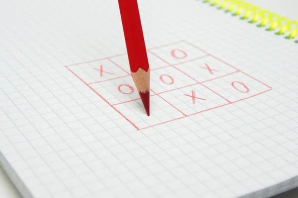 Karar verme. Kırmızı kalem ve oyun.