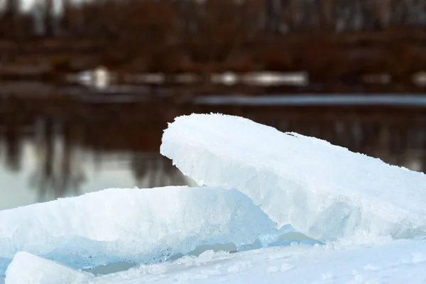 El hielo en el río —  Fotos de Stock