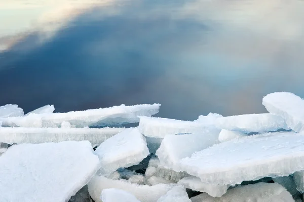 La glace sur la rivière — Photo