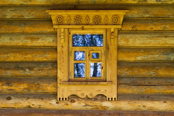 Fönster i ryska trähus — Stockfoto