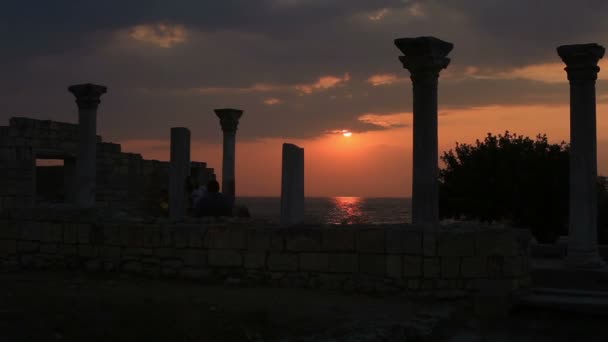 Günbatımı zaman atlamalı Khersones Tapınağı kalıntıları — Stok video