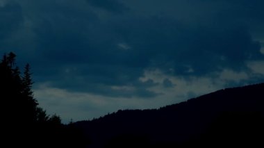 Karpat yas fırtınası. Timelapse.