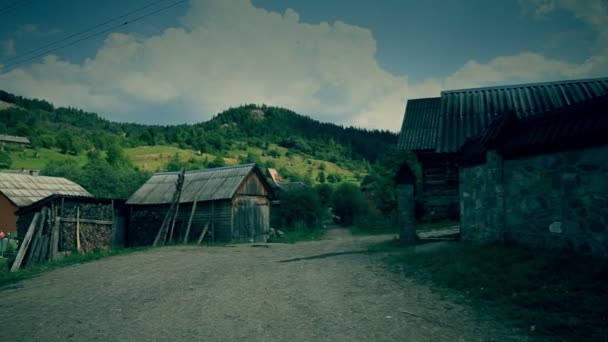 Karpaten dorp landschap panorama. — Stockvideo