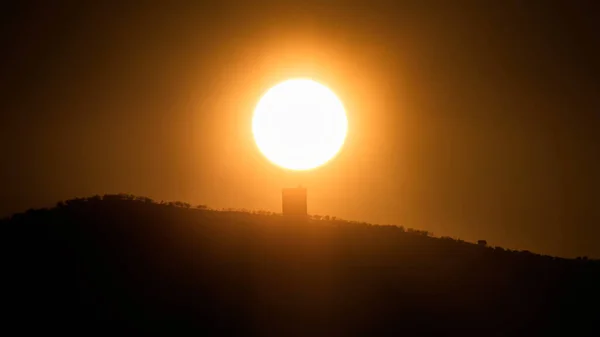Eclipse Solar Atrás Castelo Corito Por Sol Dezembro Colina — Fotografia de Stock