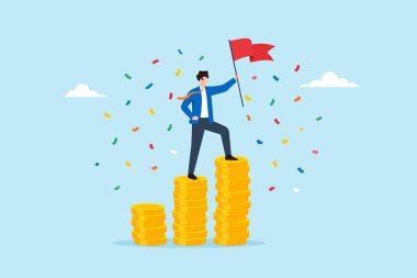 Yükselen madeni para yığınlarının üzerinde duran işadamının resmi. Zafer bayrağı sallıyor. Düşen konfetiler finansal başarı artışını temsil ediyor.