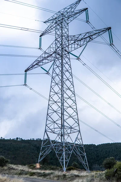 Фото Башни Высокого Напряжения Посреди Природы Фото Снизу Электричество Электричество Стоковое Фото