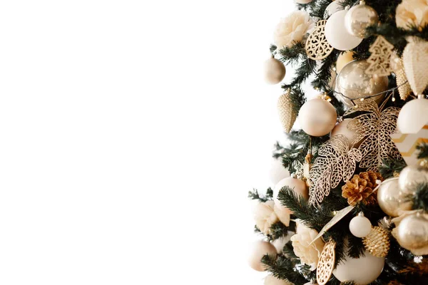 Kerstgrens Boomtakken Met Gouden Ballen Sterren Sneeuwvlokken Geïsoleerd Witte Horizontale Rechtenvrije Stockfoto's