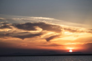 Gün batımı ve bulutlu gökyüzü - Tunus