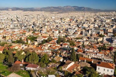 Atina Tepelerden Açılıyor