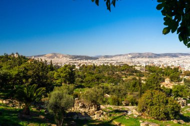 Atina Tepelerden Açılıyor