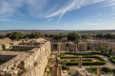 2 Kasım 2025, Dougga arkeolojik alanı, Tunus: Antik Roma şehri Thugga 'ya bakış