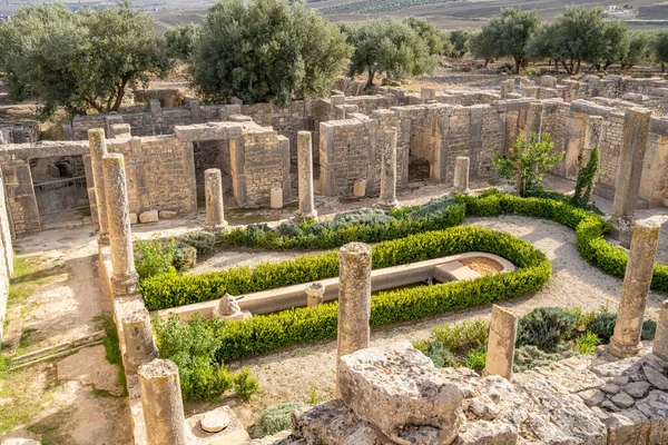 2 Kasım 2025, Dougga arkeolojik alanı, Tunus: Antik Roma şehri Thugga 'ya bakış