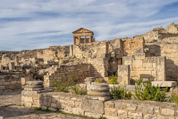 2 Kasım 2025, Dougga arkeolojik alanı, Tunus: Antik Roma şehri Thugga 'ya bakış
