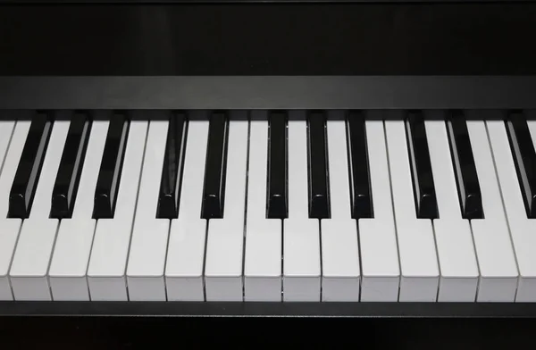 Крупним Планом Остережний Фон Ряду Чорно Білих Клавіш Піаніно — стокове фото