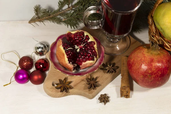 Close Glass Pomegranate Juice Cutting Board Cinnamon Stick Star Anise — Stock Photo, Image