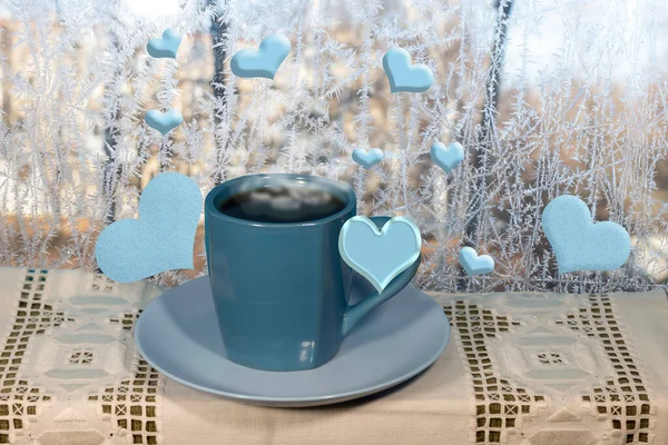 Blue Cup Hot Steaming Coffee Stands Background Window Frosty Patterns — Stock Photo, Image