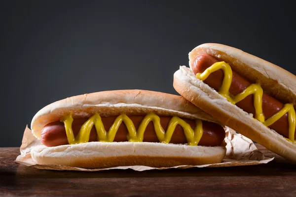 Delicious otdogs in foreground — Stock Photo, Image