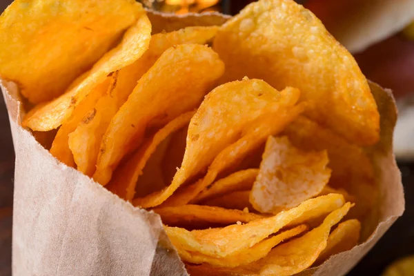 Embalagem de chips em primeiro plano — Fotografia de Stock