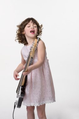 Gitar çalmak için mutlu