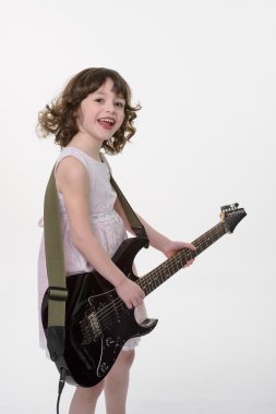 Mutlu çocuk gitar çalar