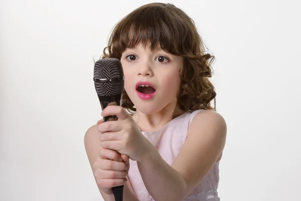 Microfone precioso em mãos infantis — Fotografia de Stock