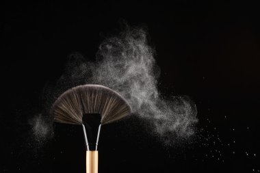 Fırça cosmetical toz ile patlama