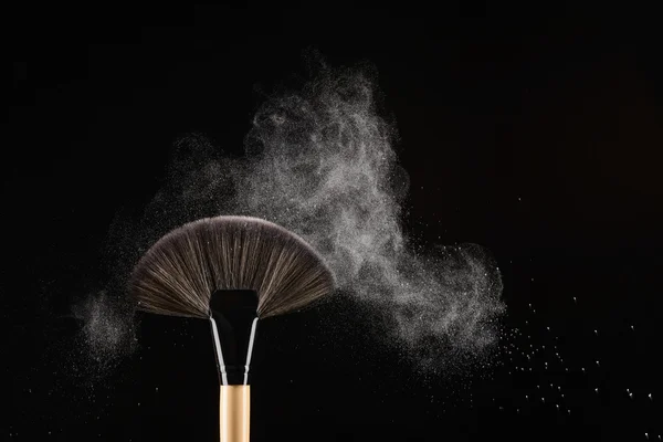 Bursting brush with cosmetical dust — Stock Photo, Image