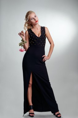 Topuklar üzerinde ciddi piliç