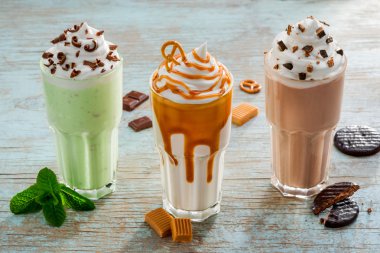 Yaz saati için güzel bir türevleri olarak Milkshakes