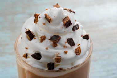 Çikolatalı milkshake lezzetli üst