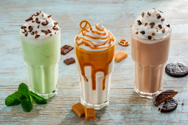 Yaz saati için güzel bir türevleri olarak Milkshakes
