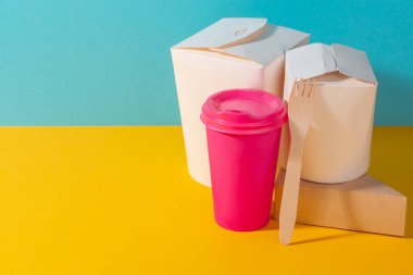 Yiyecek ve içecek için paket seti.