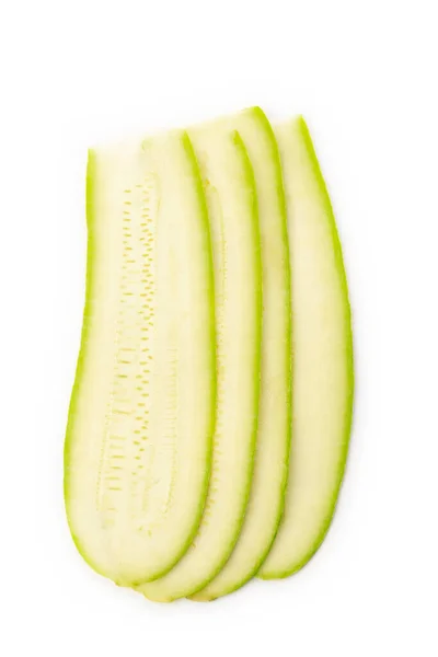 Wenige Scheiben grüne Zucchini isoliert auf weißem Hintergrund — Stockfoto
