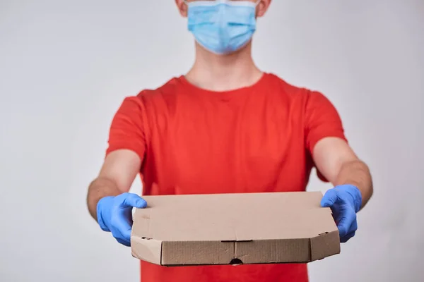 Mid-section portrait of a delivery man giving a box of pizza to a customer — Stock Photo, Image