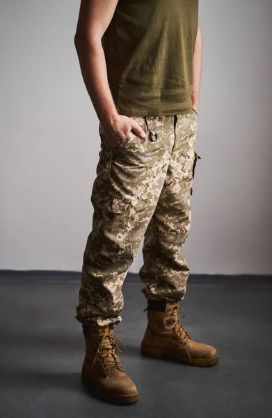 Low-section portrait of a military man wearing a uniform and boots — Stock Photo, Image