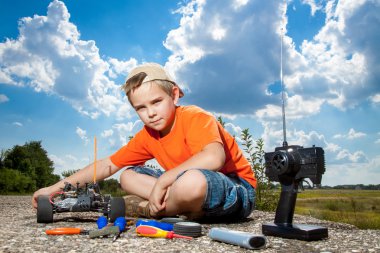 küçük boy repaire yakınlarında açık radyo kumanda araba