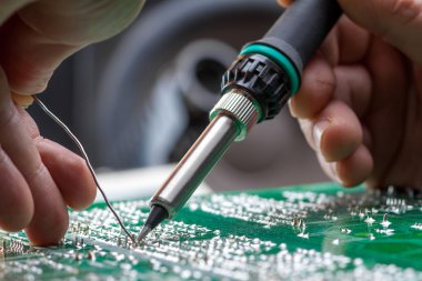 Elektronik cihazların, kalay lehimleme parçalarının onarımı