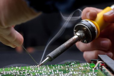 Elektronik cihazların, kalay lehimleme parçalarının onarımı