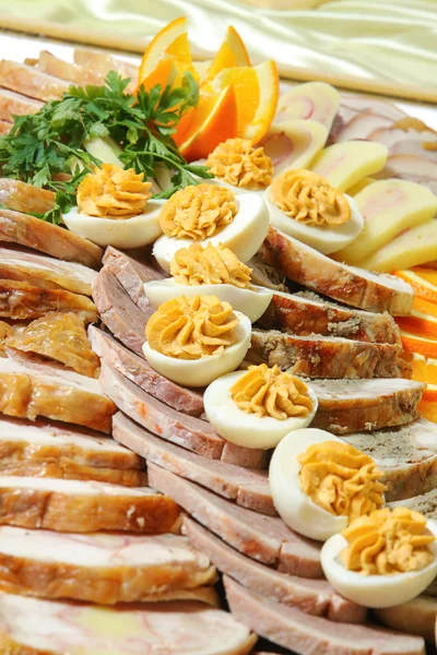 Bandeja de catering con varias carnes — Foto de Stock