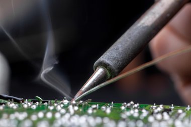 Elektronik cihazların, kalay lehimleme parçalarının onarımı