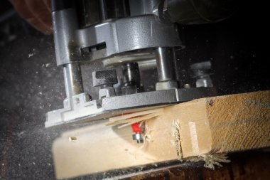 bir ahşap tahta sondaj matkap makinesi